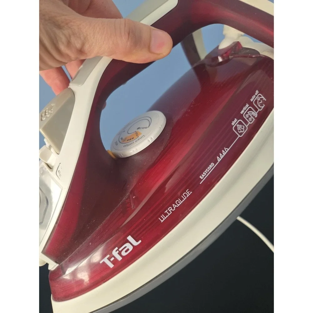 T-Fal 1700W Ultra glide FV4446 Steam Iron Easy cord‎ 3-way Auto Shut-Off